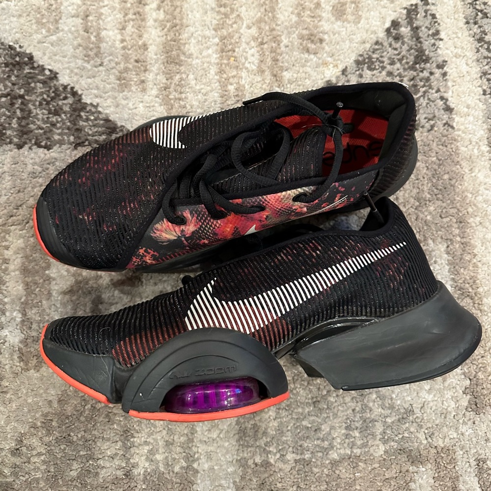 Nike Black and Red Women's Sneakers